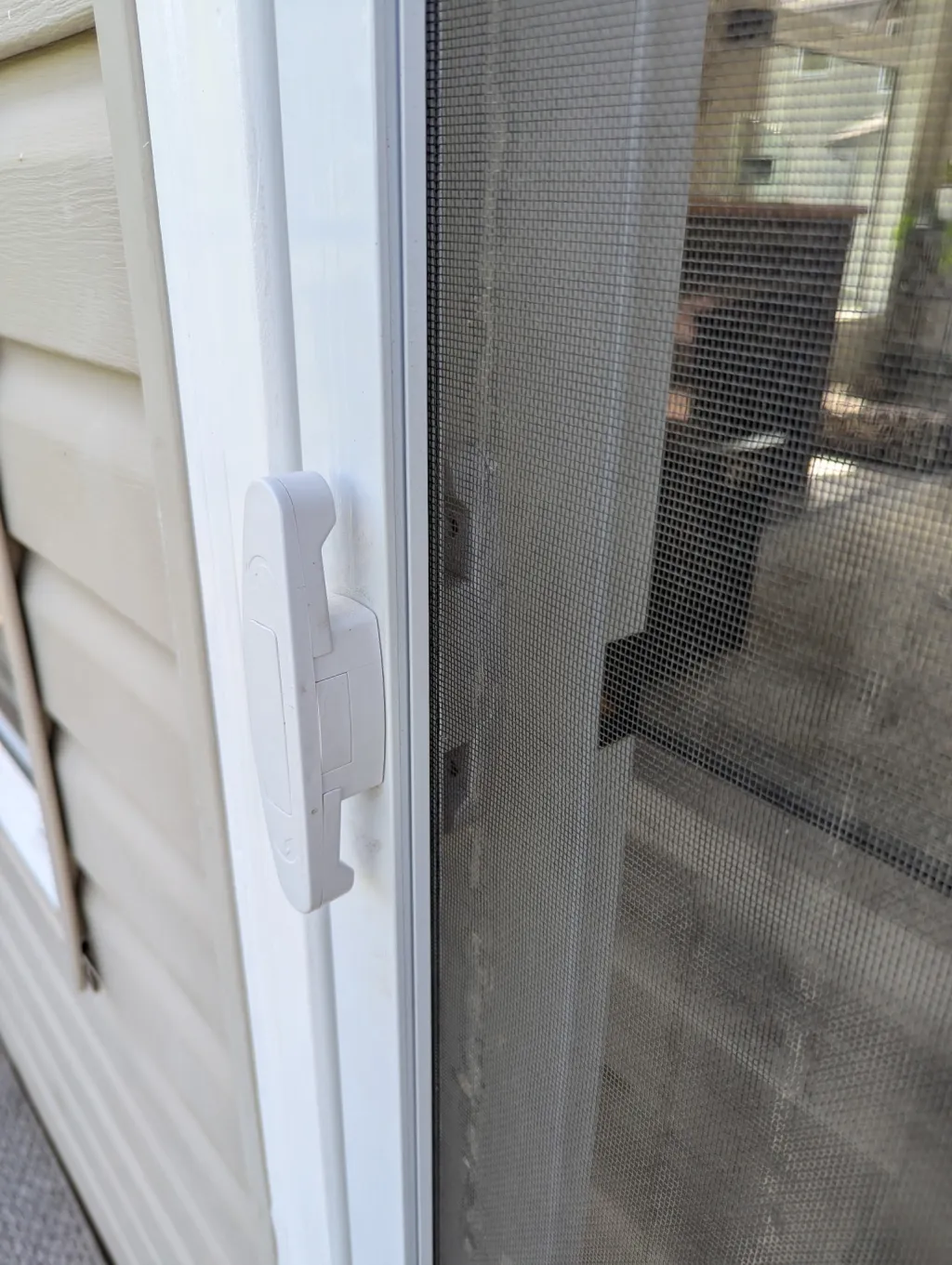 Close-up of Mirage Easy Release Handle and screen mesh detail